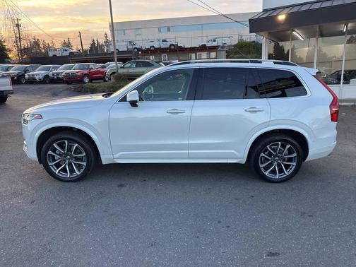 2018 Volvo XC90 T6 Momentum