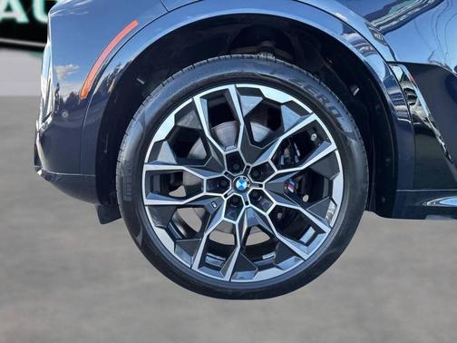 Carbon Black Metallic 2024 BMW X7 M60i