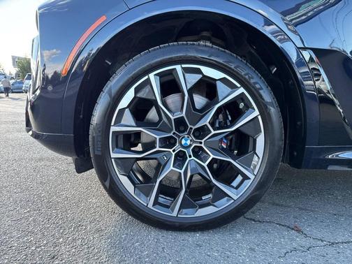 2024 BMW X7 M60i