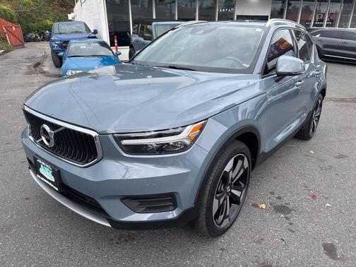 2020 Volvo XC40 T5 Momentum