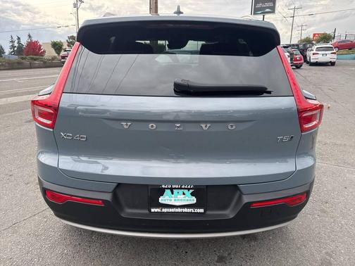 2020 Volvo XC40 T5 Momentum