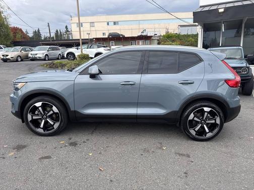 2020 Volvo XC40 T5 Momentum