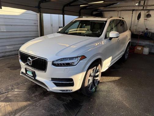 Crystal White Pearl 2016 Volvo XC90 T6 Momentum