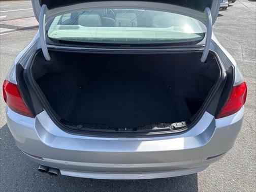 2011 BMW 528 528i