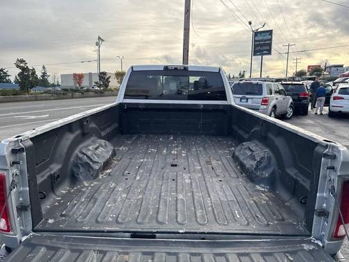 2017 RAM 3500 Laramie Crew Cab 4x4 8' Box