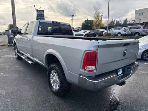 2017 RAM 3500 Laramie Crew Cab 4x4 8' Box