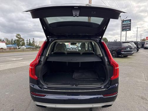 2016 Volvo XC90 T5 Momentum