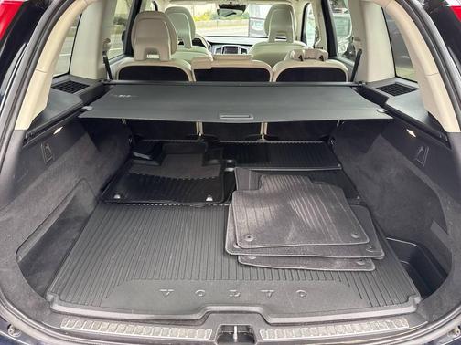 2016 Volvo XC90 T5 Momentum