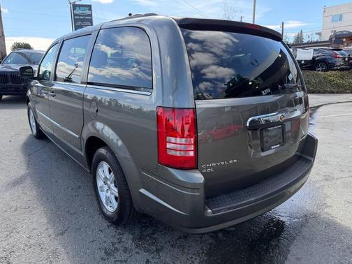 2010 Chrysler Town & Country Touring