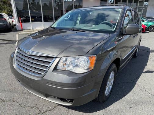 2010 Chrysler Town & Country Touring