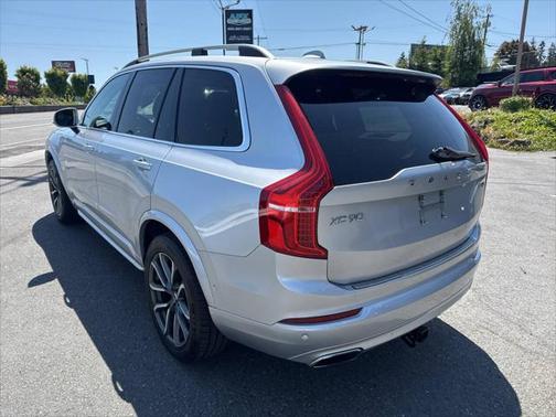 2016 Volvo XC90 T6 Momentum