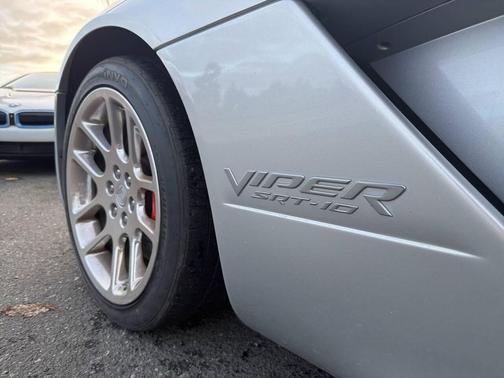 2004 Dodge Viper SRT10