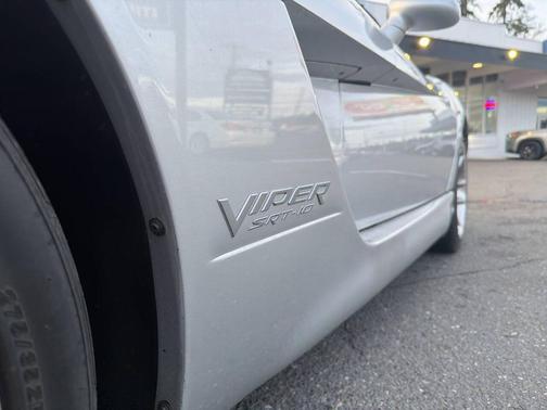 2004 Dodge Viper SRT10