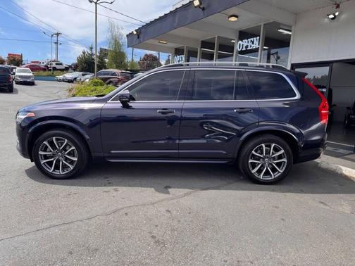 Magic Blue Metallic 2016 Volvo XC90 T6 Momentum