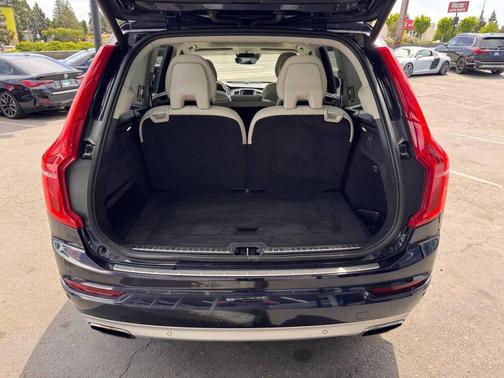 Magic Blue Metallic 2016 Volvo XC90 T6 Momentum