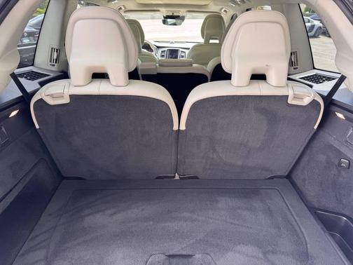 Magic Blue Metallic 2016 Volvo XC90 T6 Momentum