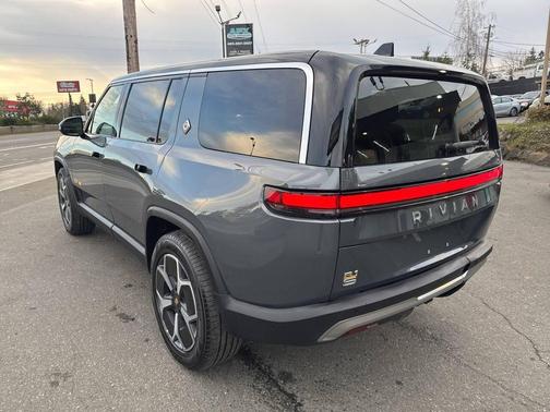 2023 Rivian R1S Adventure