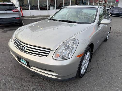 2004 INFINITI G35x Base