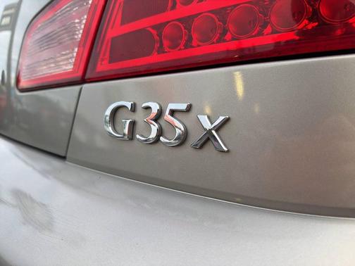 2004 INFINITI G35x Base