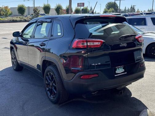 Brilliant Black Crystal Pearlcoat 2015 Jeep Cherokee Sport