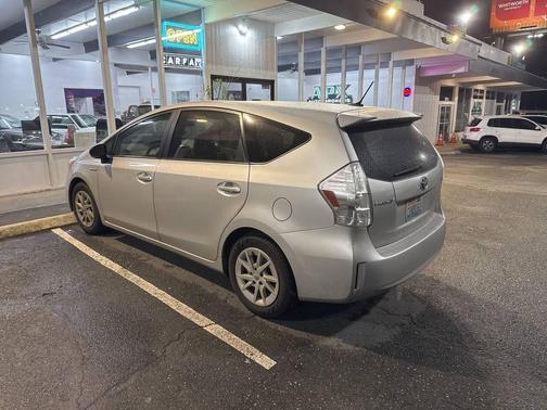 2014 Toyota Prius v Five