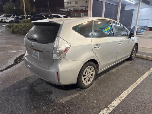 2014 Toyota Prius v Five