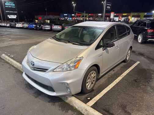 2014 Toyota Prius v Five