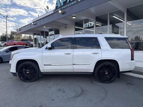 Crystal White Tricoat 2016 Cadillac Escalade Premium