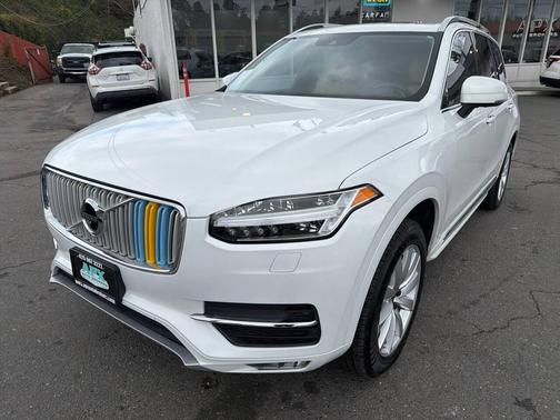 2016 Volvo XC90 T6 Momentum