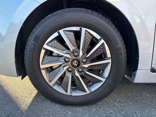 2021 Hyundai IONIQ EV SE