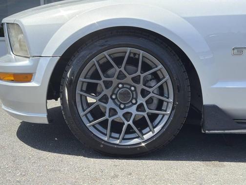 Vapor Silver Clearcoat Metallic 2008 Ford Mustang GT Deluxe
