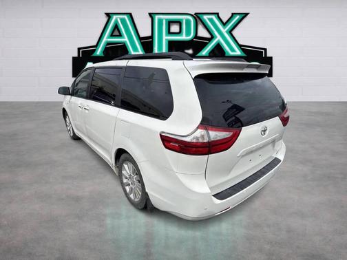 2016 Toyota Sienna XLE