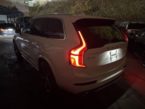 2017 Volvo XC90 T6 R-Design