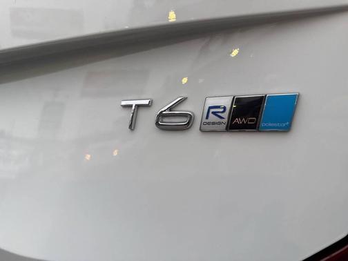 2017 Volvo XC90 T6 R-Design