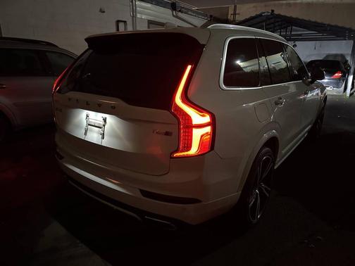 2017 Volvo XC90 T6 R-Design