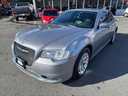 2018 Chrysler 300 Touring