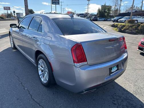 2018 Chrysler 300 Touring