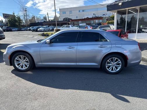 2018 Chrysler 300 Touring