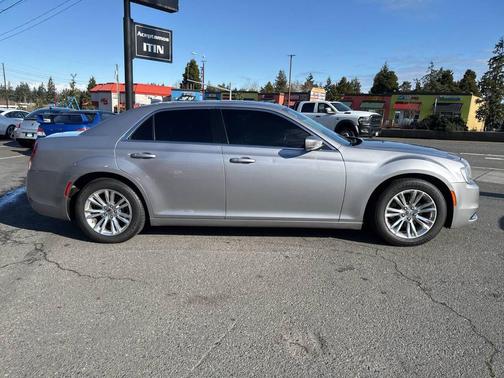 2018 Chrysler 300 Touring