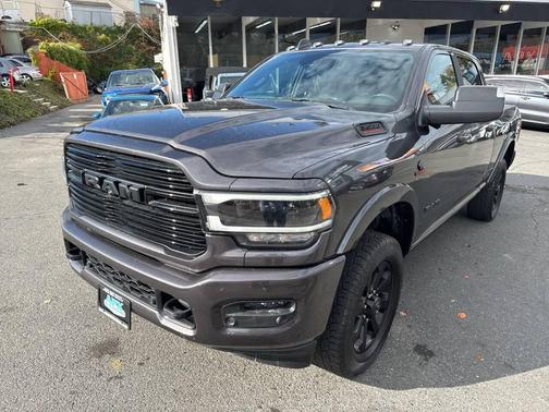 2020 RAM 3500 Laramie Crew Cab 4x4 6'4' Box