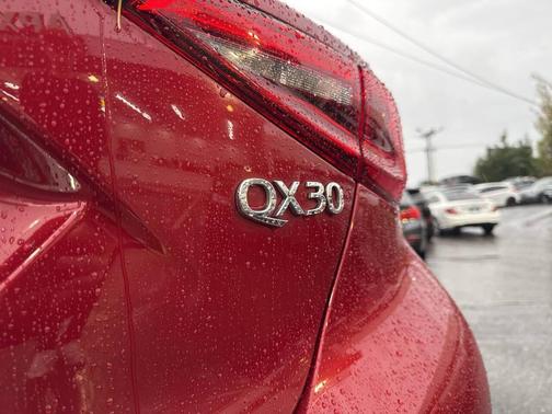 2018 INFINITI QX30 Premium