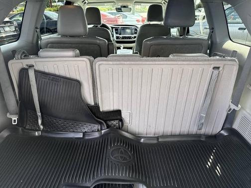 Predawn Gray Mica 2017 Toyota Highlander XLE