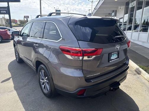 Predawn Gray Mica 2017 Toyota Highlander XLE