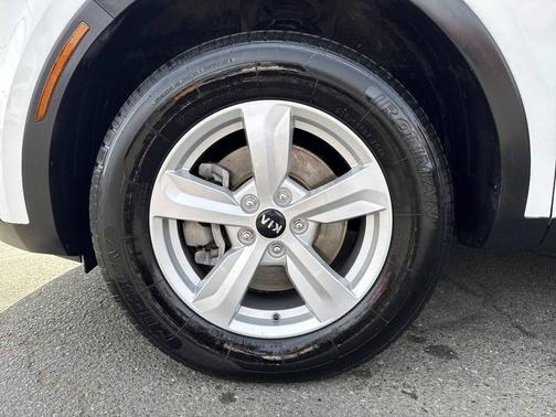 Glacial White Pearl 2021 Kia Sorento LX
