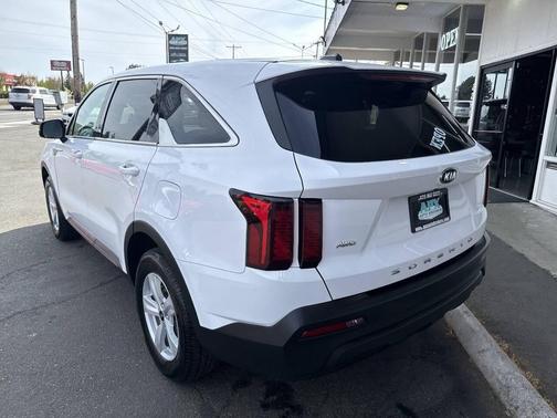 Glacial White Pearl 2021 Kia Sorento LX