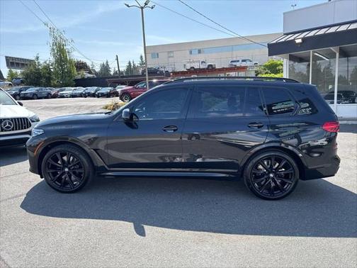 2021 BMW X7 M50i
