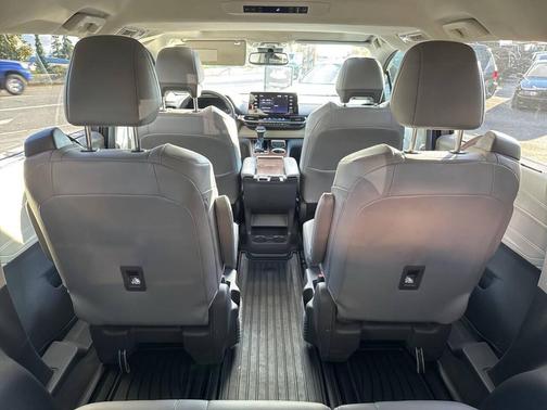 2021 Toyota Sienna XLE 7 Passenger