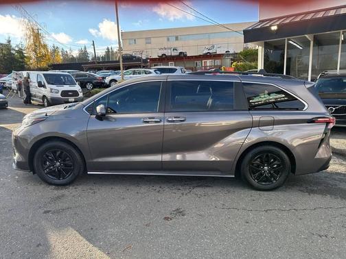 2021 Toyota Sienna XLE 7 Passenger