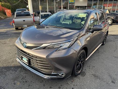 2021 Toyota Sienna XLE 7 Passenger