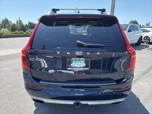 2016 Volvo XC90 T6 Momentum